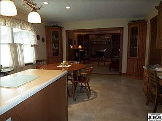 4th image of 589 Camelot Dr