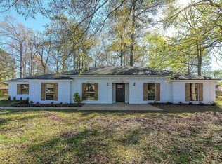 218 Thomas Cir, Columbus, MS 39705