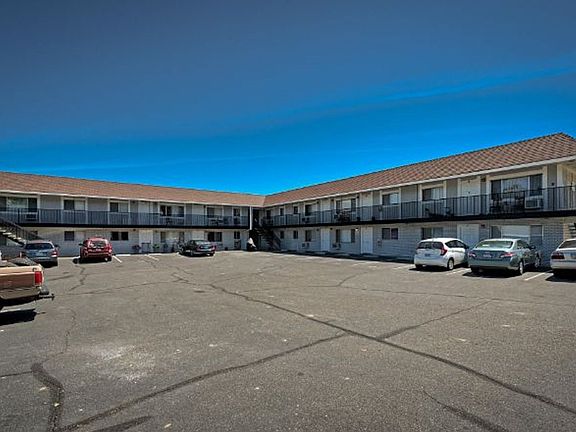 3rd image of 999 West St #999/02