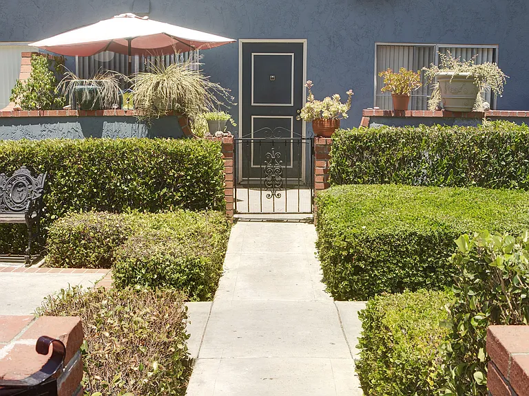Casa De Helix Apartments — Photo 32