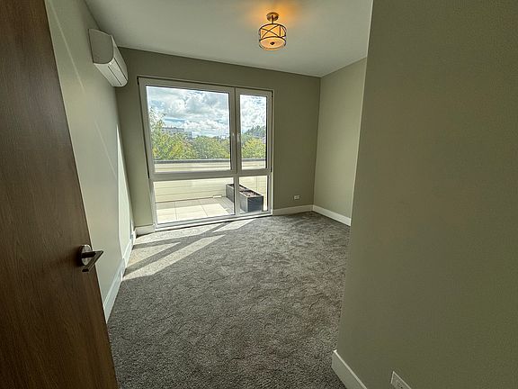 4th image of 839 Madison St #207
