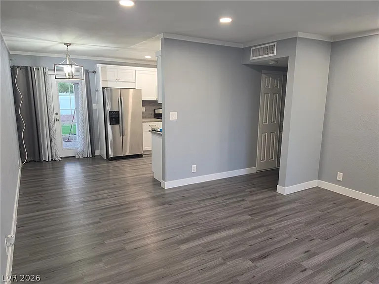 4952 E Harmon Ave — Photo 4