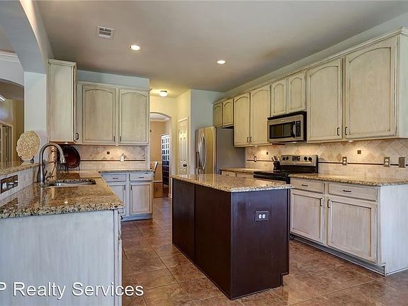 4th image of 1322 Lake Trail Ct