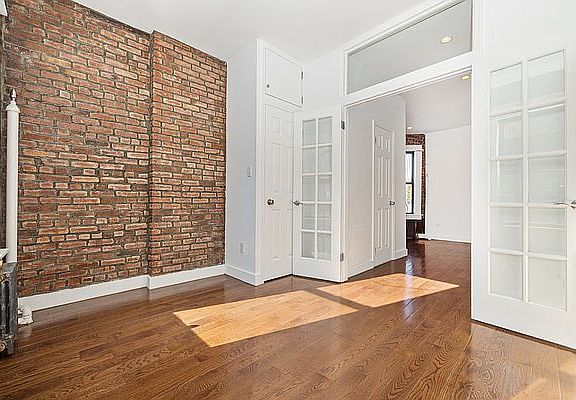 4th image of 74 Forsyth St #25