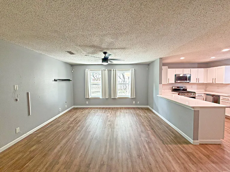 1302 Whitegate — Photo 4