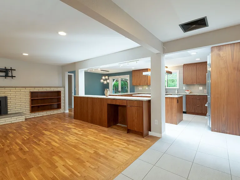 15931 SE 41st Pl — Photo 16