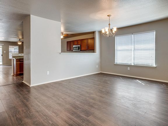 3rd image of 2909 Yoakum St