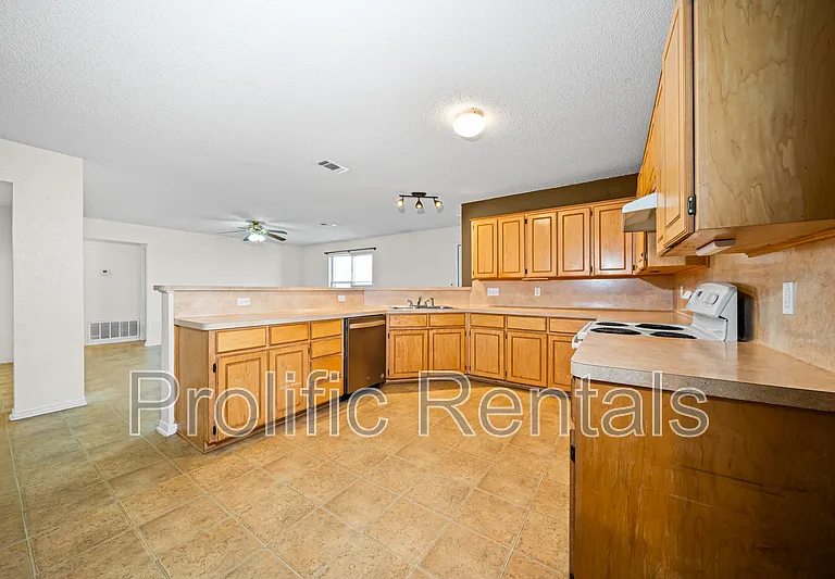 3211 Tom Lockett Dr — Photo 10