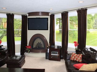 2058 Rainbow Dr, Waterloo, IA 50701