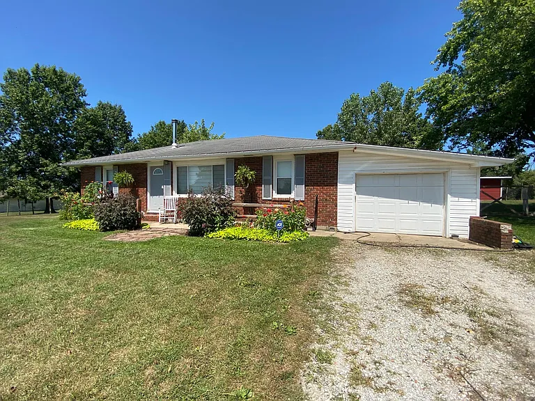 5825 N Liddell Ln — Photo 2