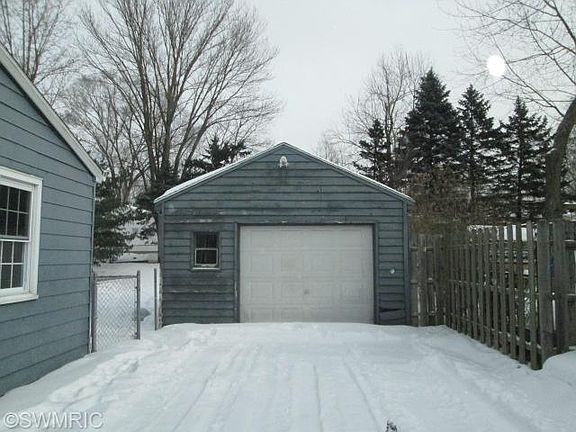 3rd image of 1326 Henson Ave