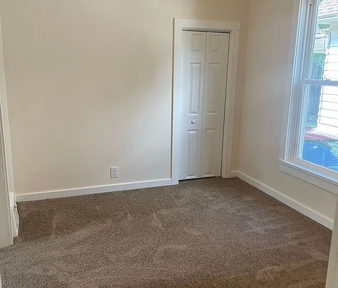 923 Court St #LOWER — Photo 11