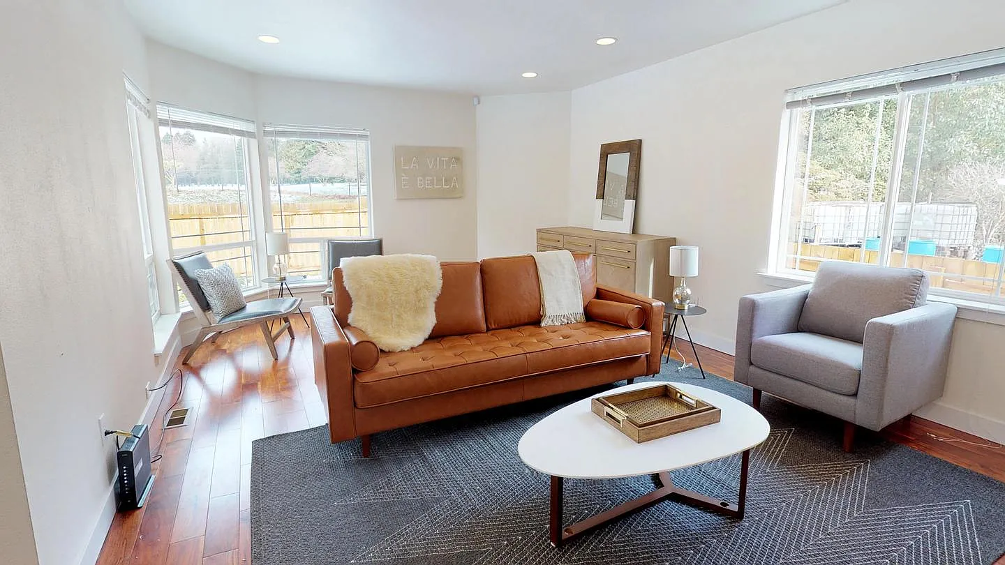 Private Bedroom in Sunny North Beacon Hill Home With Spacious Backyard — Photo 2