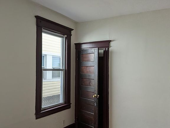 4th image of 71 Linden Ave APT 1