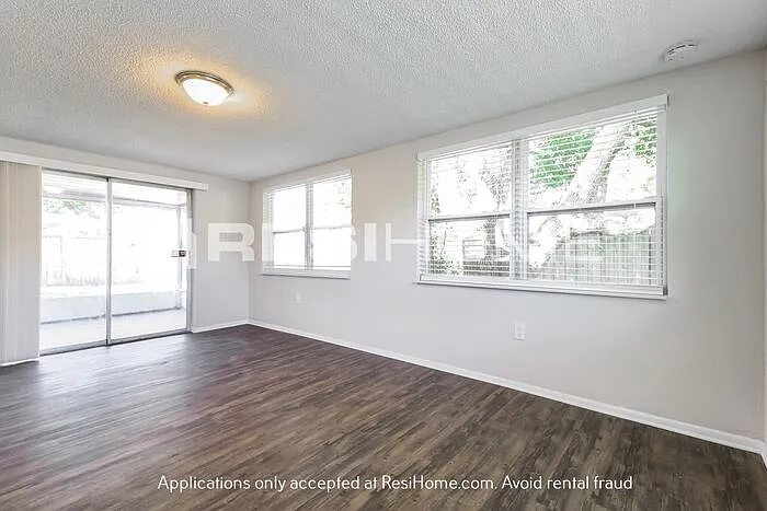 6027 11th Ave — Photo 9