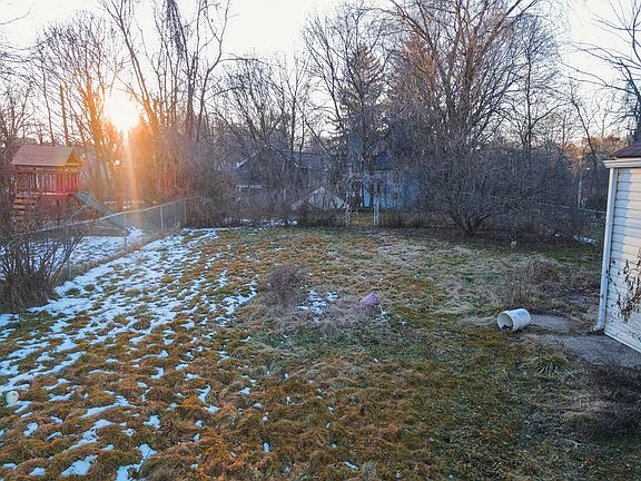 3rd image of 247 Parkway Dr