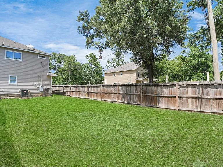 8102 Rhobell St #A — Photo 32