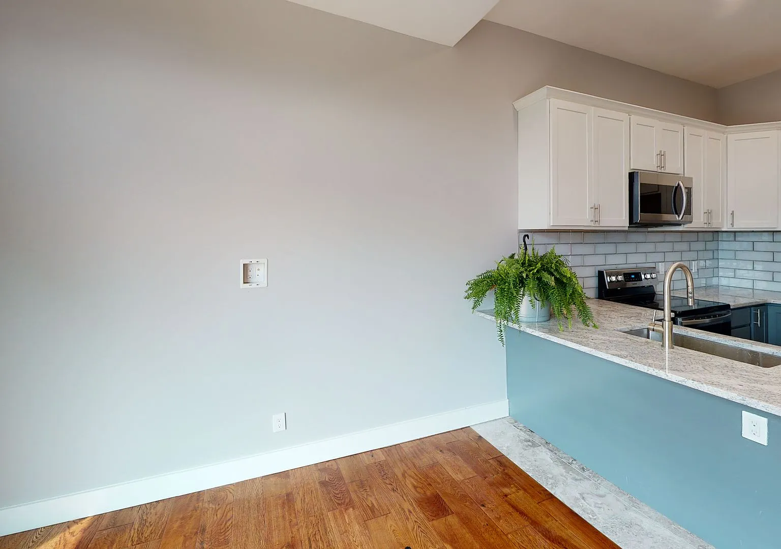 Waitlist for Aug2027Jul2028 Now Open! |3BR/3BA Premium Condo Near UTK — Photo 2