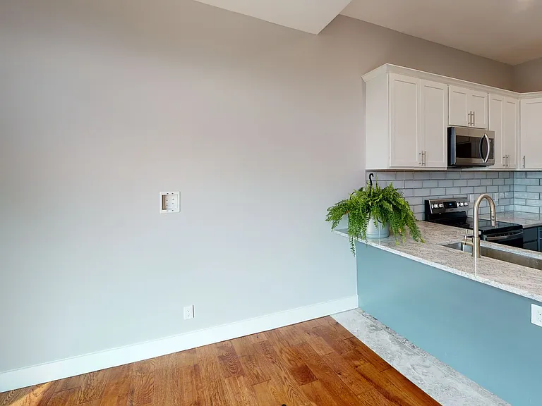 1117 Laurel Ave #303 — Photo 2