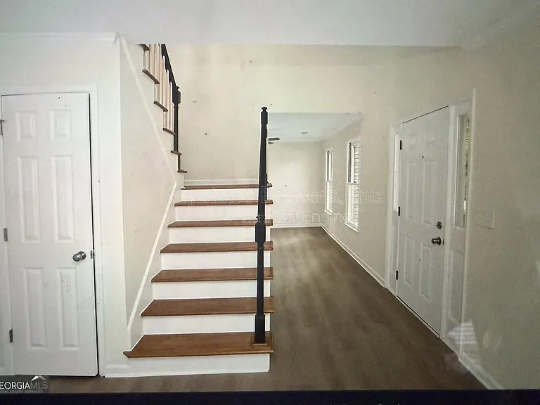 401 Vardon Way — Photo 3