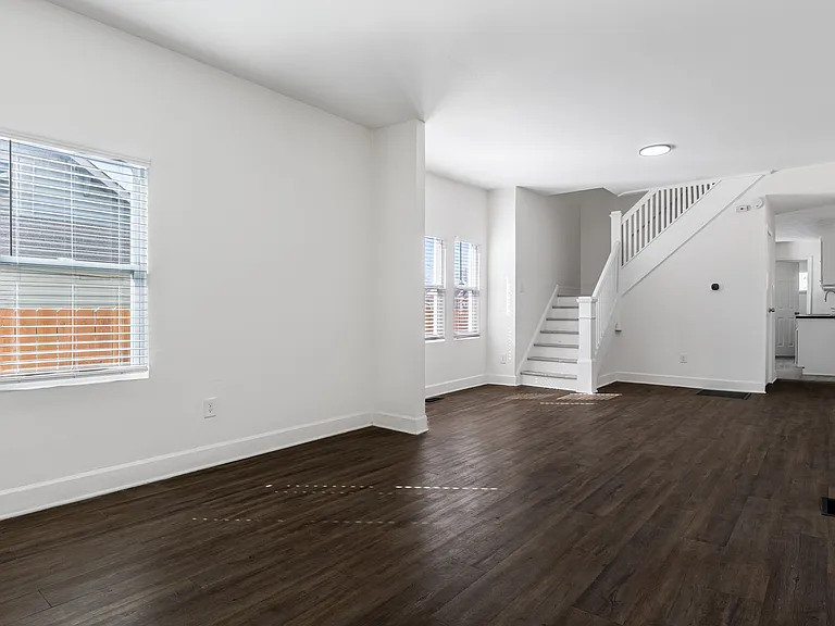 408 E Beecher St — Photo 4