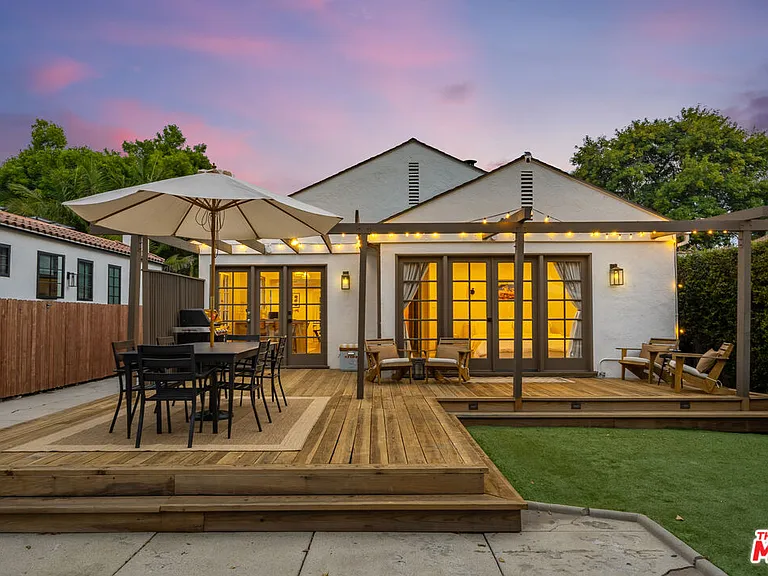 6537 Moore Dr — Photo 42