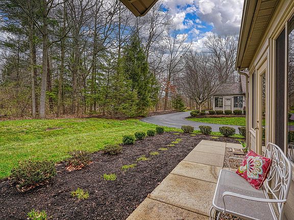 5th image of 5703 Meadowood Ln