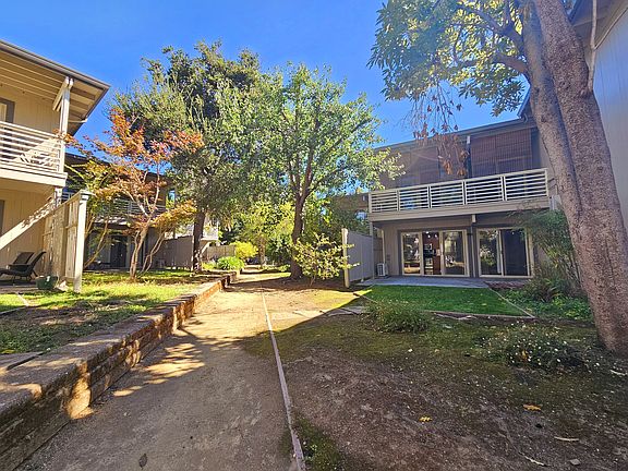 2nd image of 918 Webster St