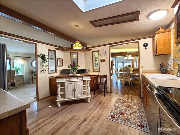 3rd image of 508 NW Silver Glen Lane