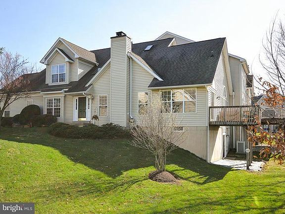 3rd image of 249 Torrey Pine Ct