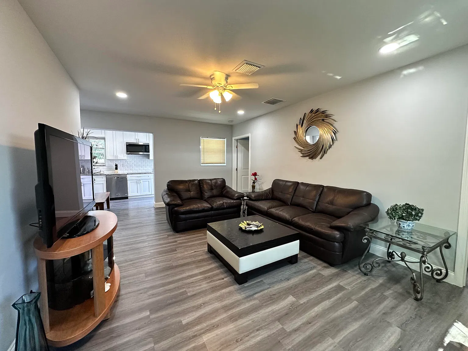 3 bed, 2.0 bath, 1150 sqft, $3,000 — Photo 4