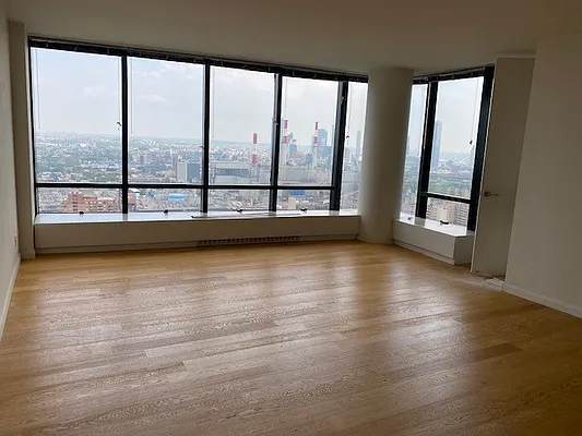 Rented by Solow Realty | media 7