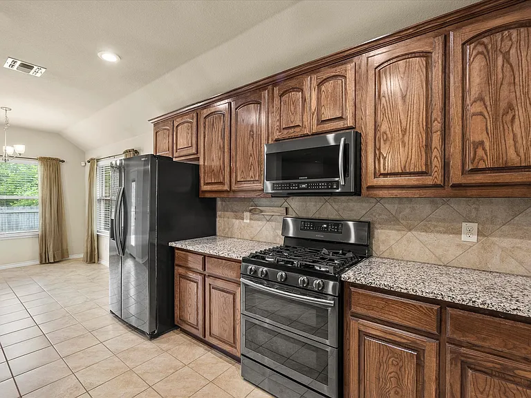 1409 Hidden Creek Dr — Photo 9