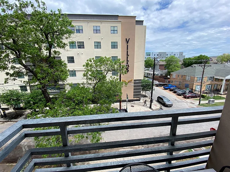 711 W 26th St #400 — Photo 14