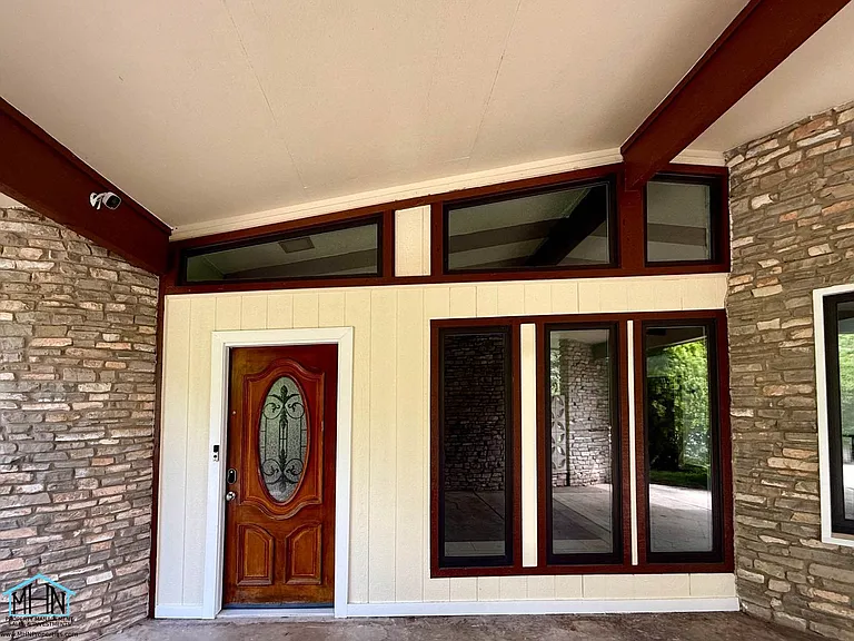 100 Bluet Ln — Photo 3
