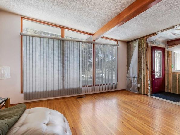 1515 N 24th Ave NW, Calgary, AB T2M 1Y5