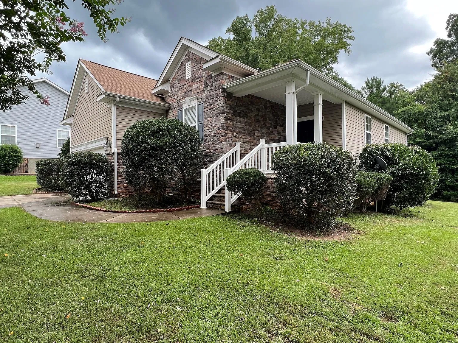 3 bed, 1850 sqft, $2,350 — Photo 2