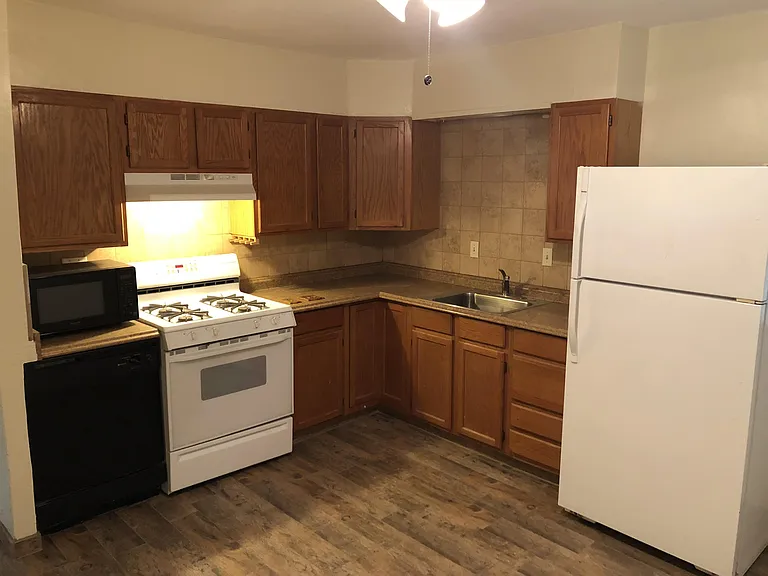 1419 E Hedrick Dr — Photo 4