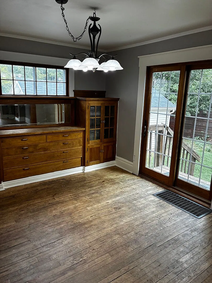 Beautifully restored home just minutes from downtown! — Photo 2