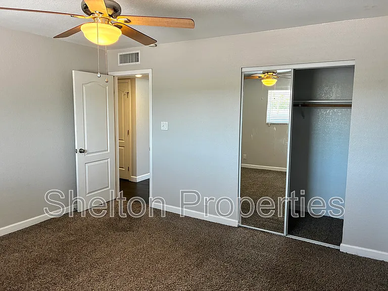 1421 S Roberts Rd — Photo 12