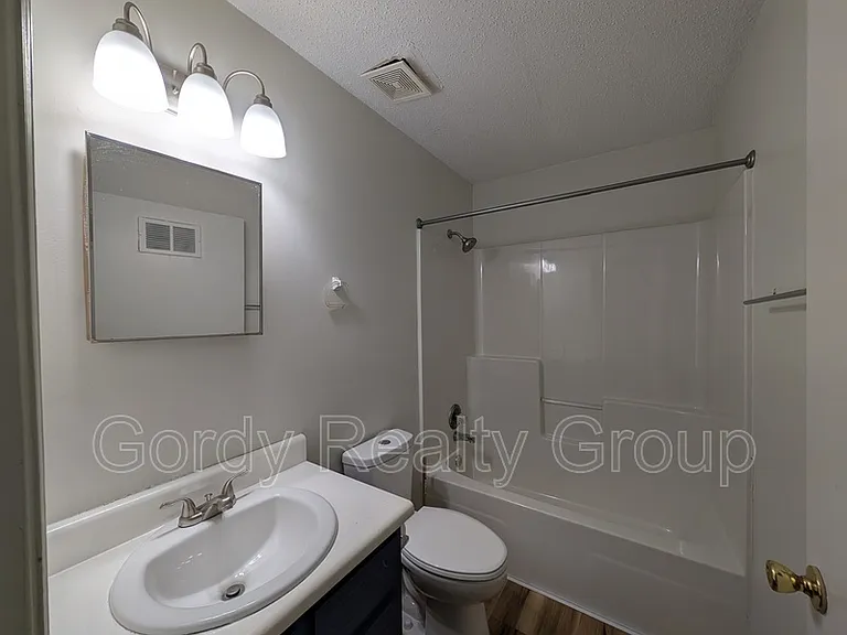 2764 Wynn St — Photo 8