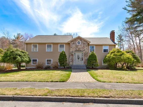 24 Hickory Ln, North Reading, MA 01864