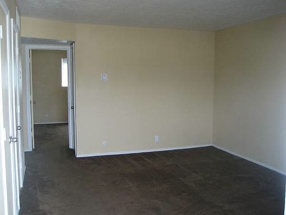 2nd image of 1705 Girard Blvd SE APT 2