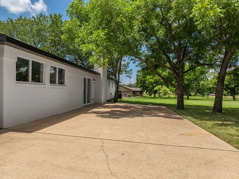 616 E Moonlight Dr — Photo 30