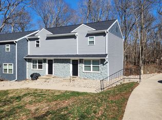 912 Oakcrest Dr #F, Charleston, IL