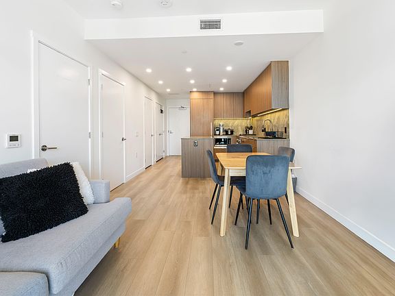 5th image of 626 Claremont St #1806