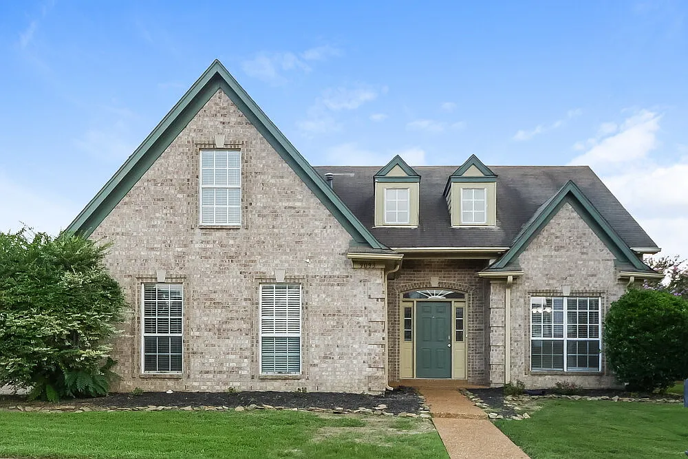 4 bed, 3.0 bath, 2100 sqft, $2,245 — Photo 1