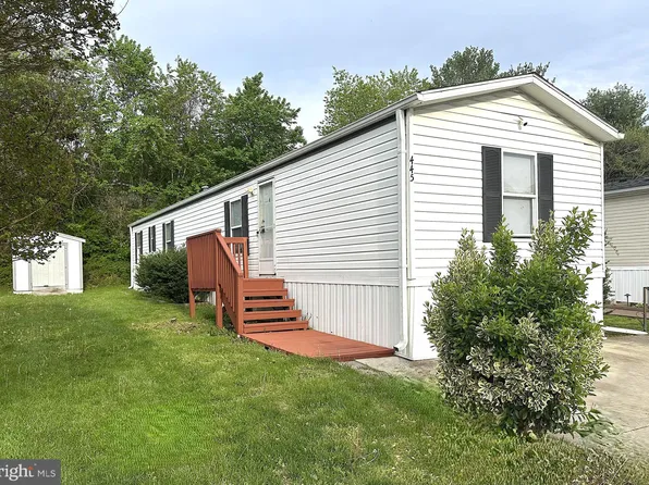 445 Sarah Anne Dr, Lothian, MD 20711