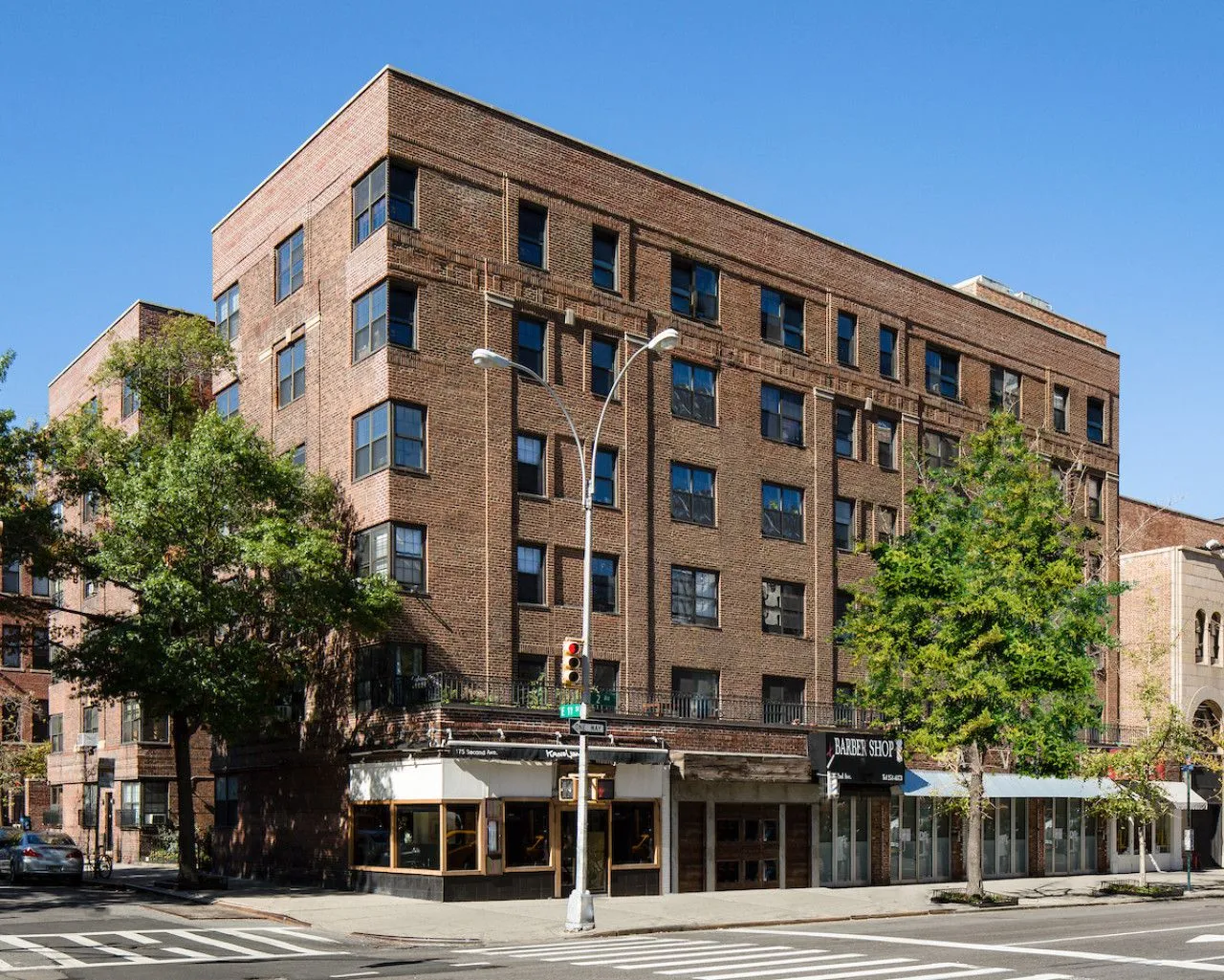 yamagisisann　　　　　　　　　　BARNEYS NEWYORK 245 Fifth Avenue, New York, NY Commercial Space for Rent | VTS