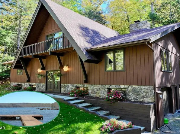 103 Schrenk Dr, Greentown, PA 18426